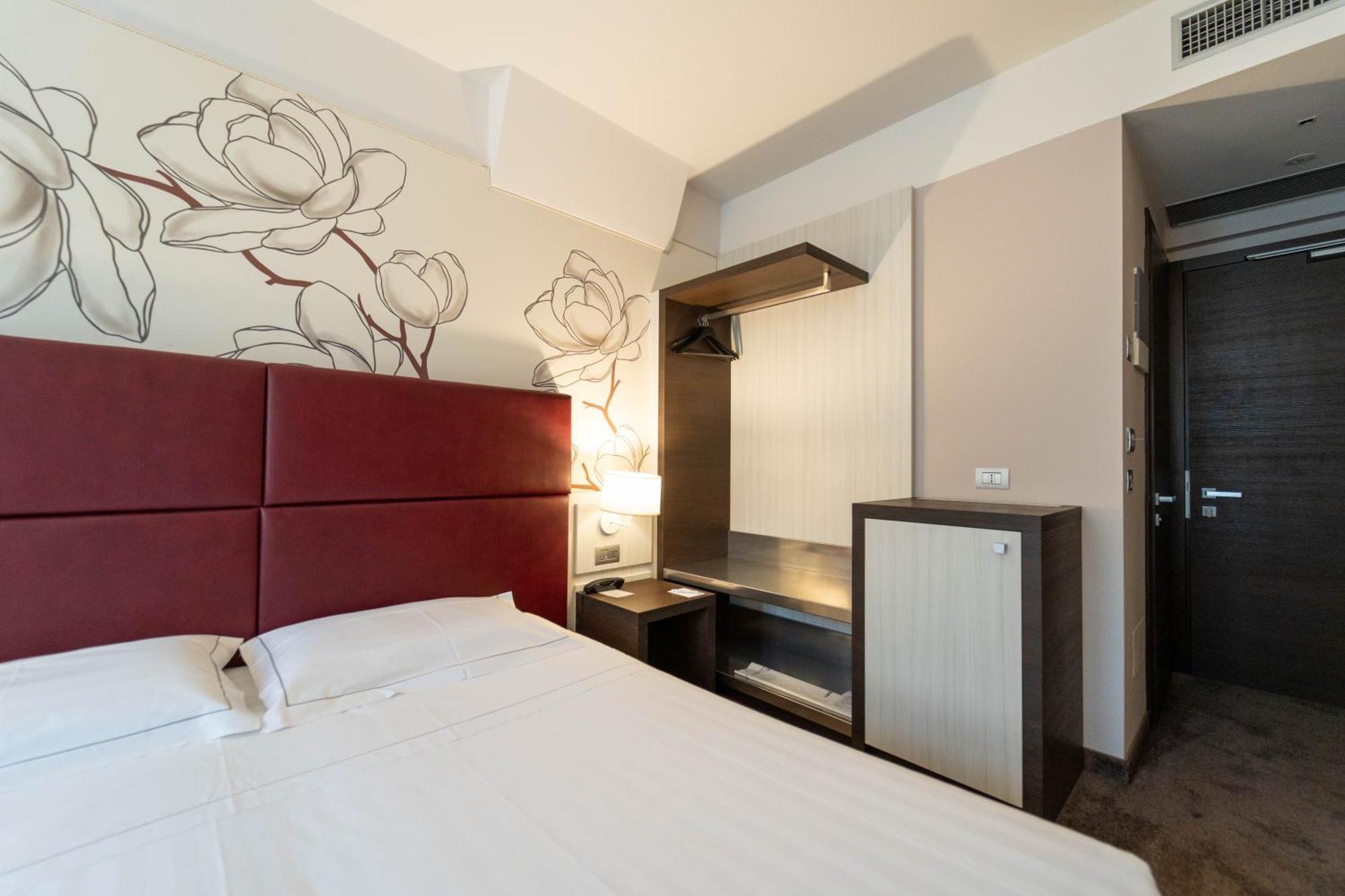Hotel Villa Nabila Reggiolo エクステリア 写真