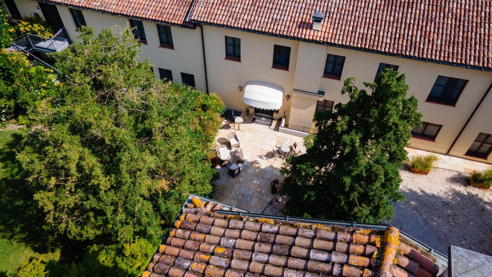 Hotel Villa Nabila Reggiolo エクステリア 写真