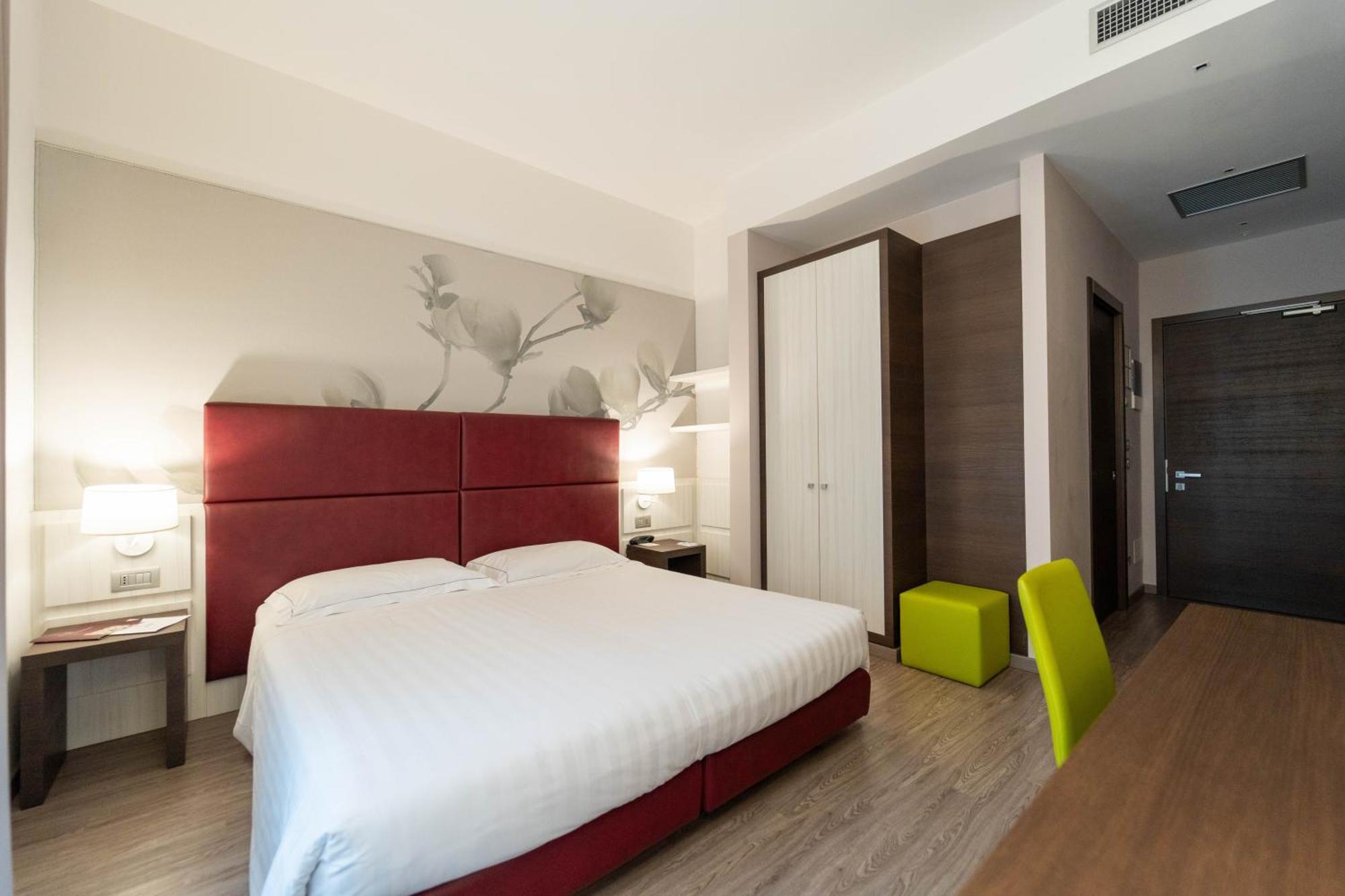 Hotel Villa Nabila Reggiolo エクステリア 写真