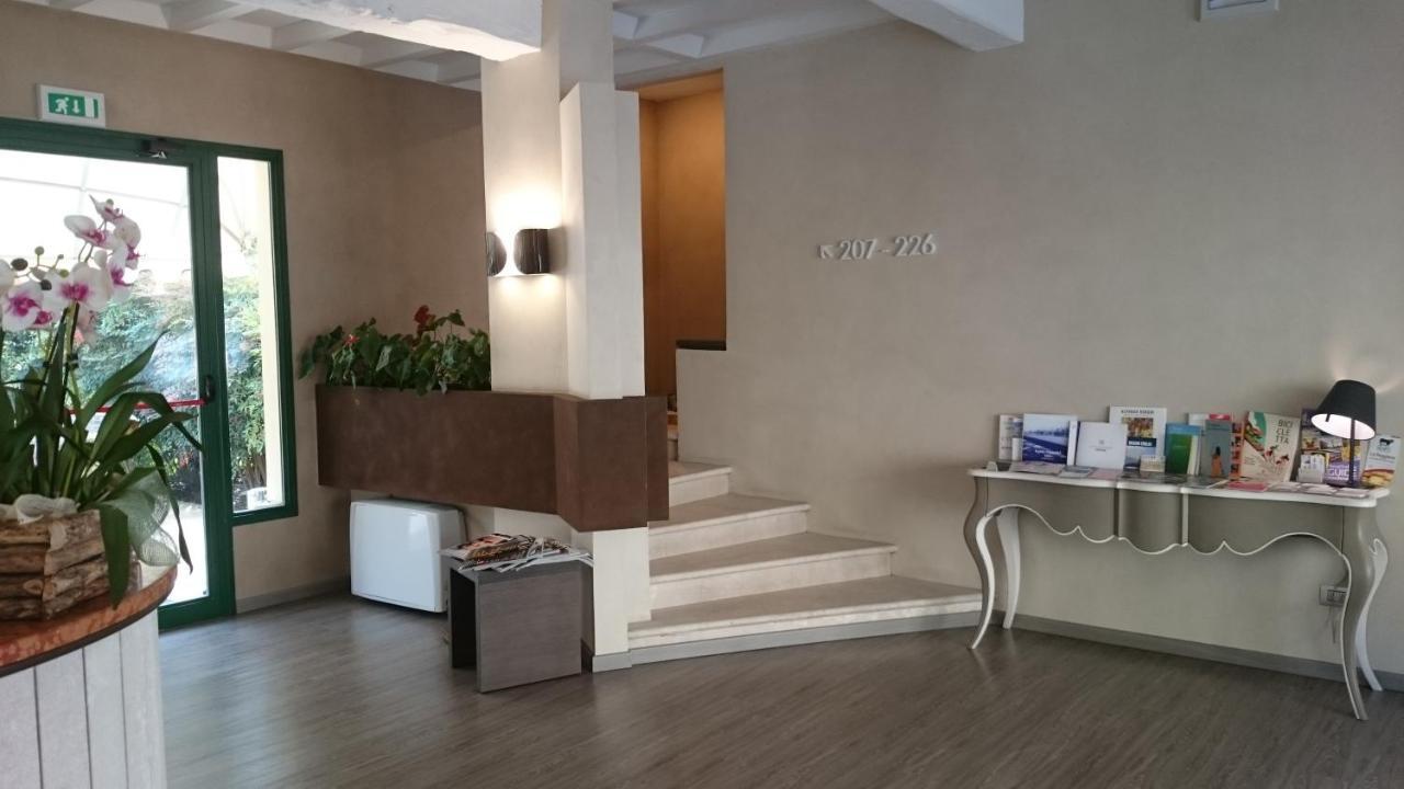 Hotel Villa Nabila Reggiolo エクステリア 写真