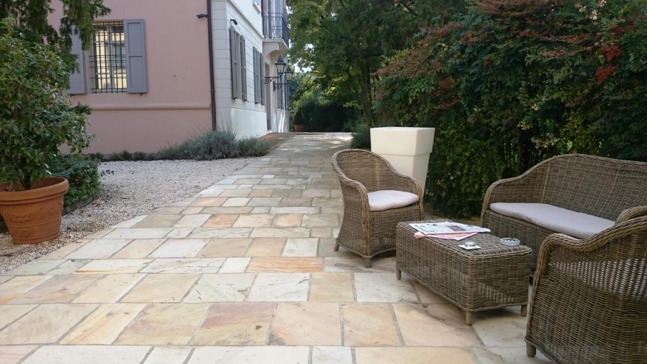 Hotel Villa Nabila Reggiolo エクステリア 写真