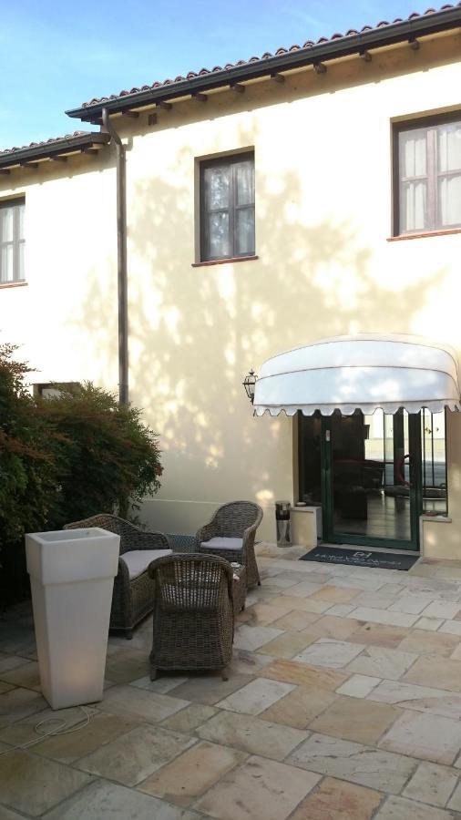 Hotel Villa Nabila Reggiolo エクステリア 写真